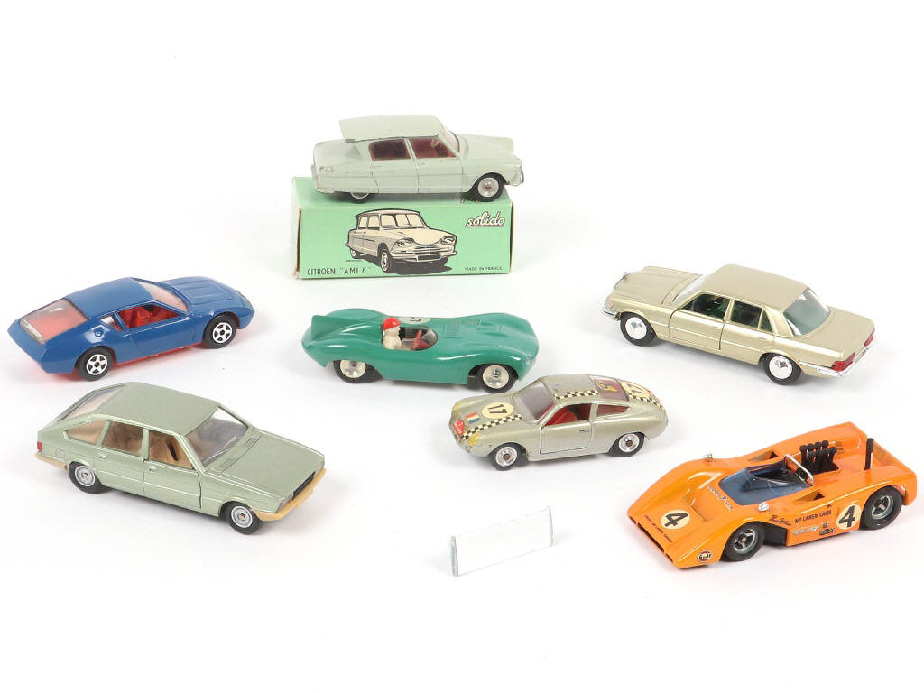 Lot 73 - DIVERS (7)