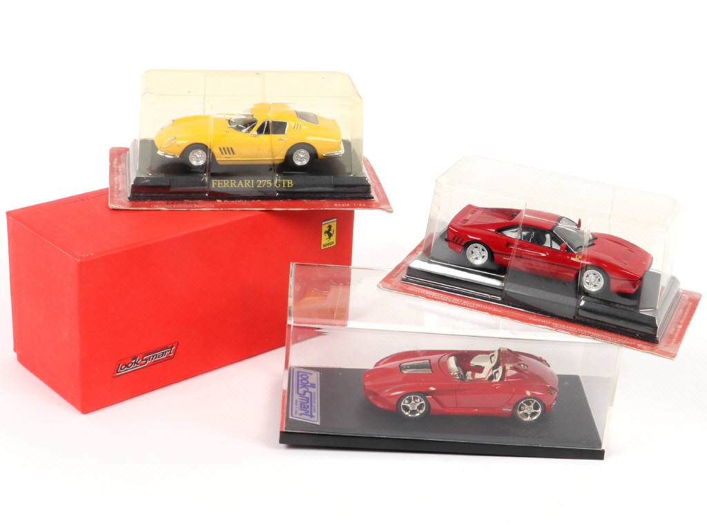 Lot 126 - DIVERS (3)