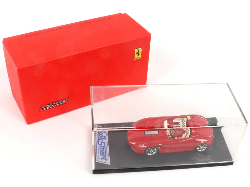 Lot 126 - DIVERS (3)