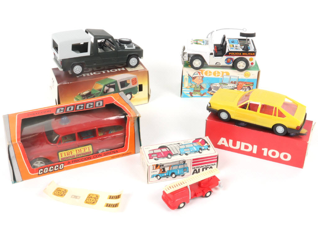 Lot 134 - DIVERS (5)