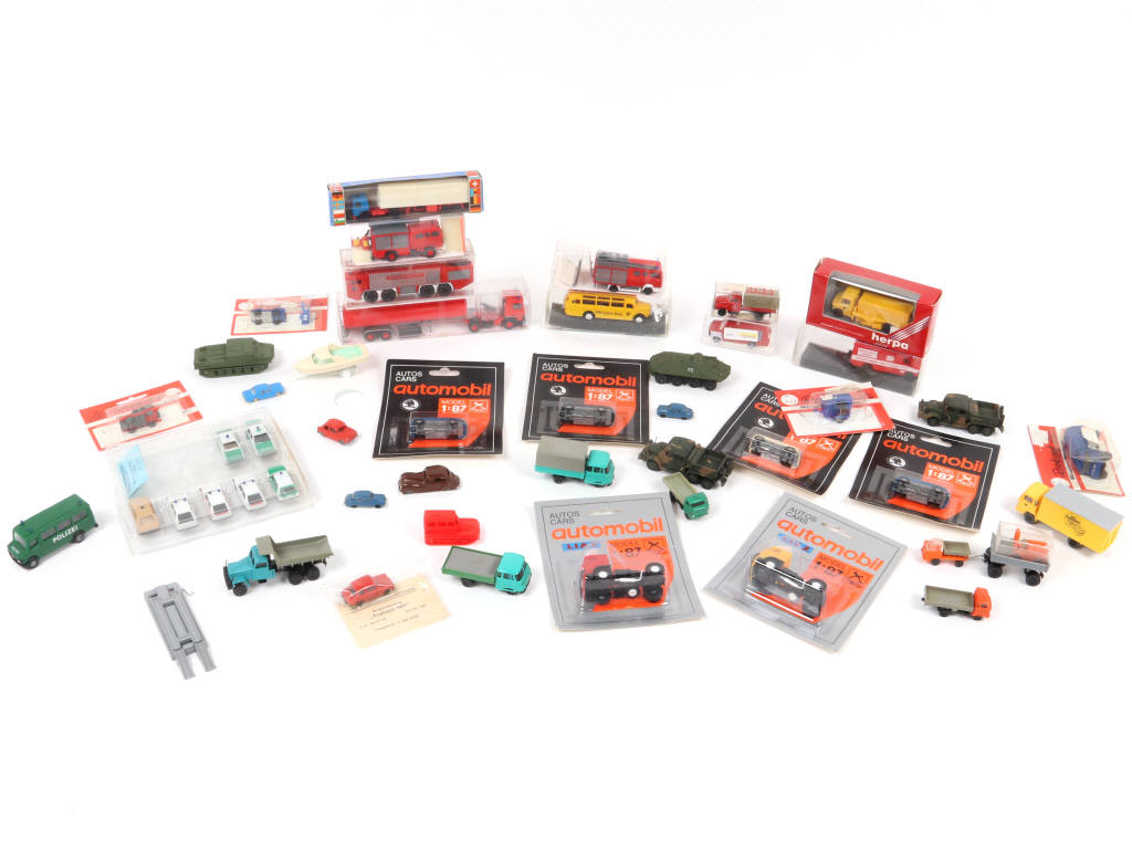 Lot 180 - DIVERS (40)