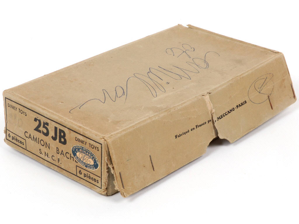 Lot 298 - DINKY TOYS (FRANCE) (1)