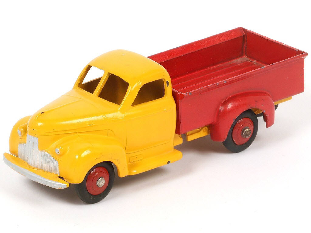 Lot 316 - DINKY TOYS (FRANCE) (1)