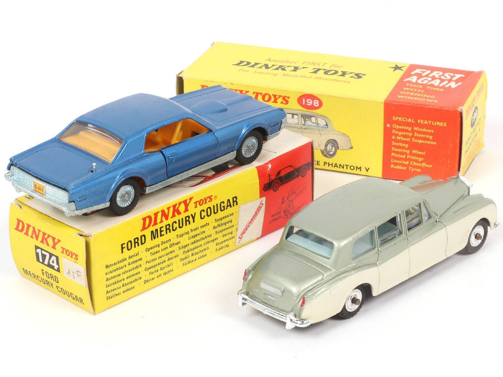 Lot 286 - DINKY TOYS (GB) (2)