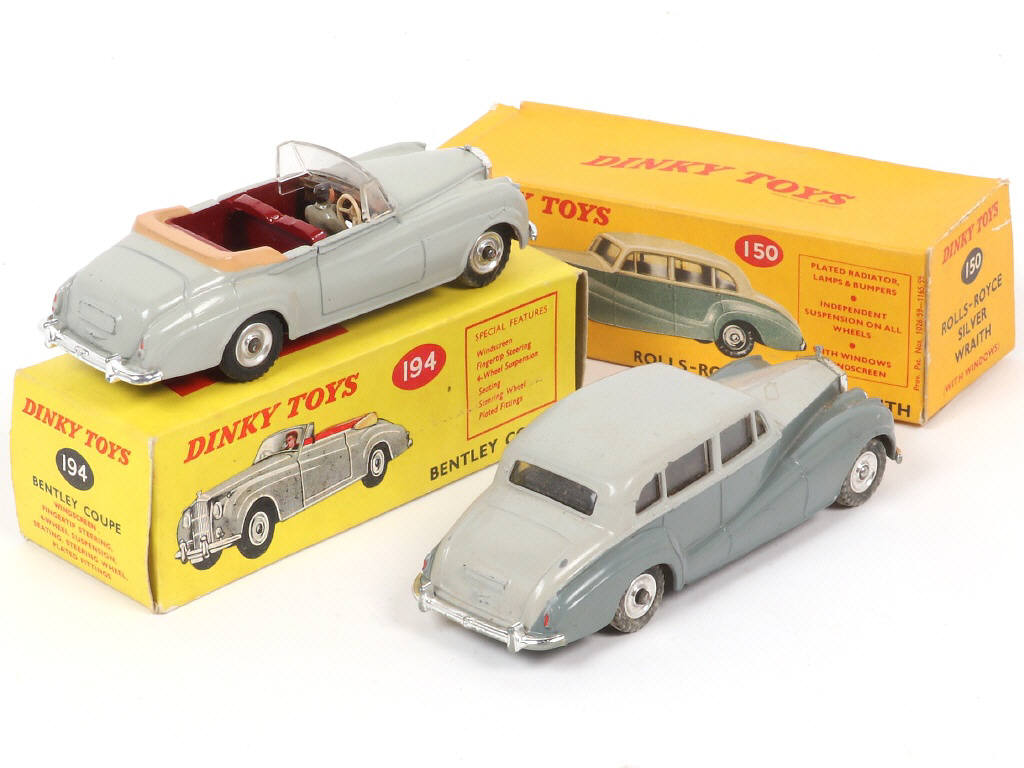Lot 289 - DINKY TOYS (GB) (2)