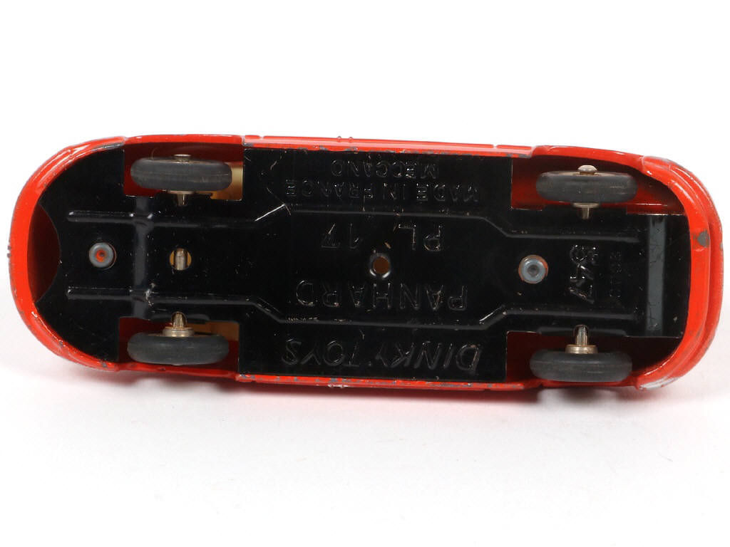 Lot 305 - DINKY TOYS (FRANCE) (1)