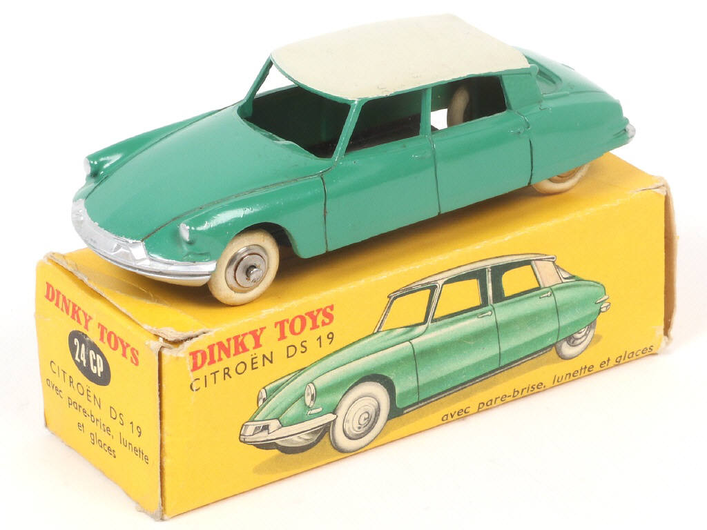 Lot 326 - DINKY TOYS (FRANCE) (1)