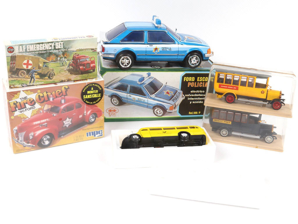 Lot 149 - DIVERS (6)