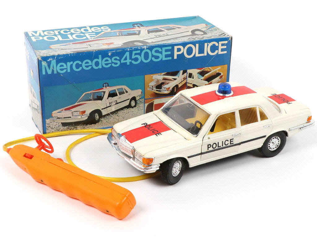 Lot 65 - DIVERS (HONG KONG) (1)