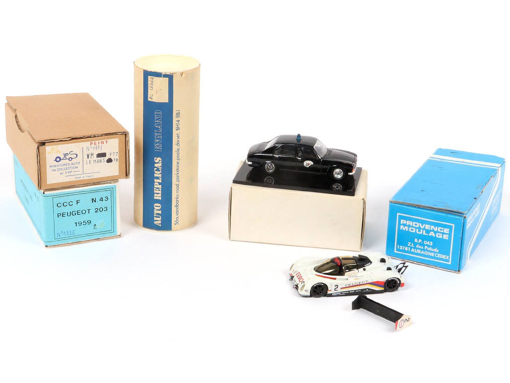 Lot 148 - DIVERS (5)