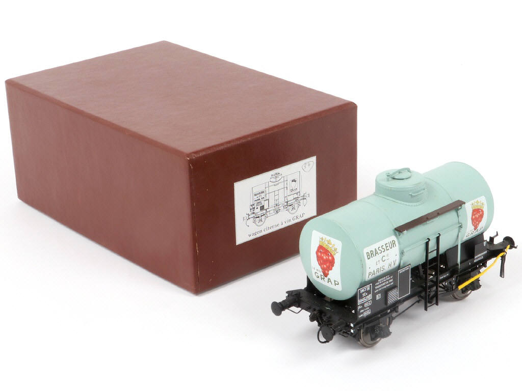 Lot 28 - AMJI MODELS (PAYS-BAS) (1)