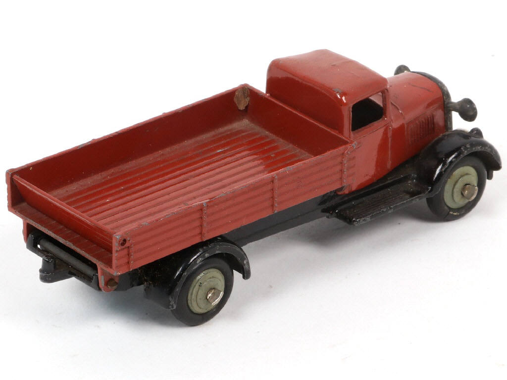 Lot 206 - DINKY TOYS (GB) (1)