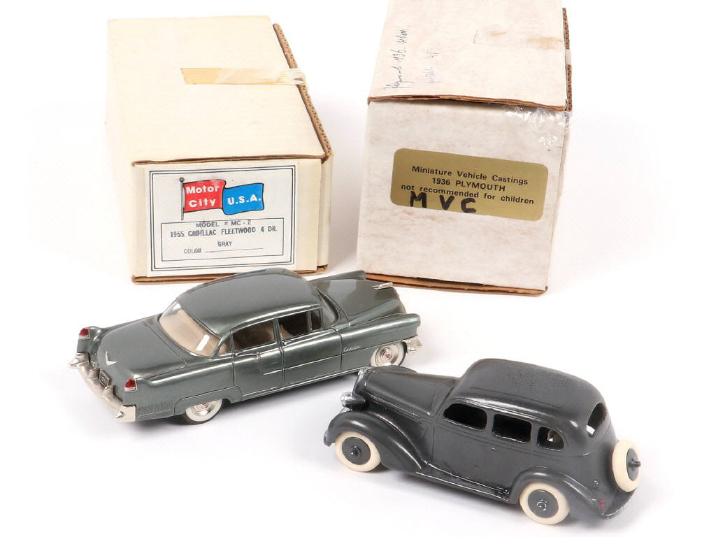 Lot 117 - DIVERS (2)