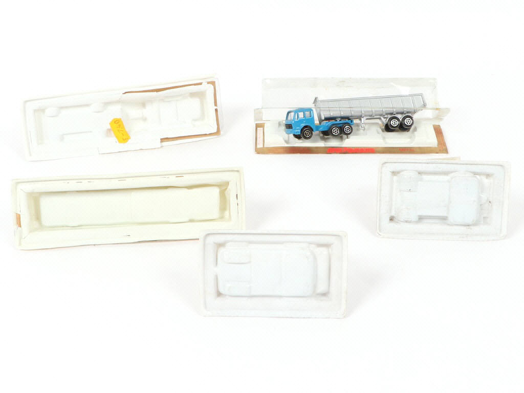 Lot 233 - MAJORETTE (FRANCE) (5)
