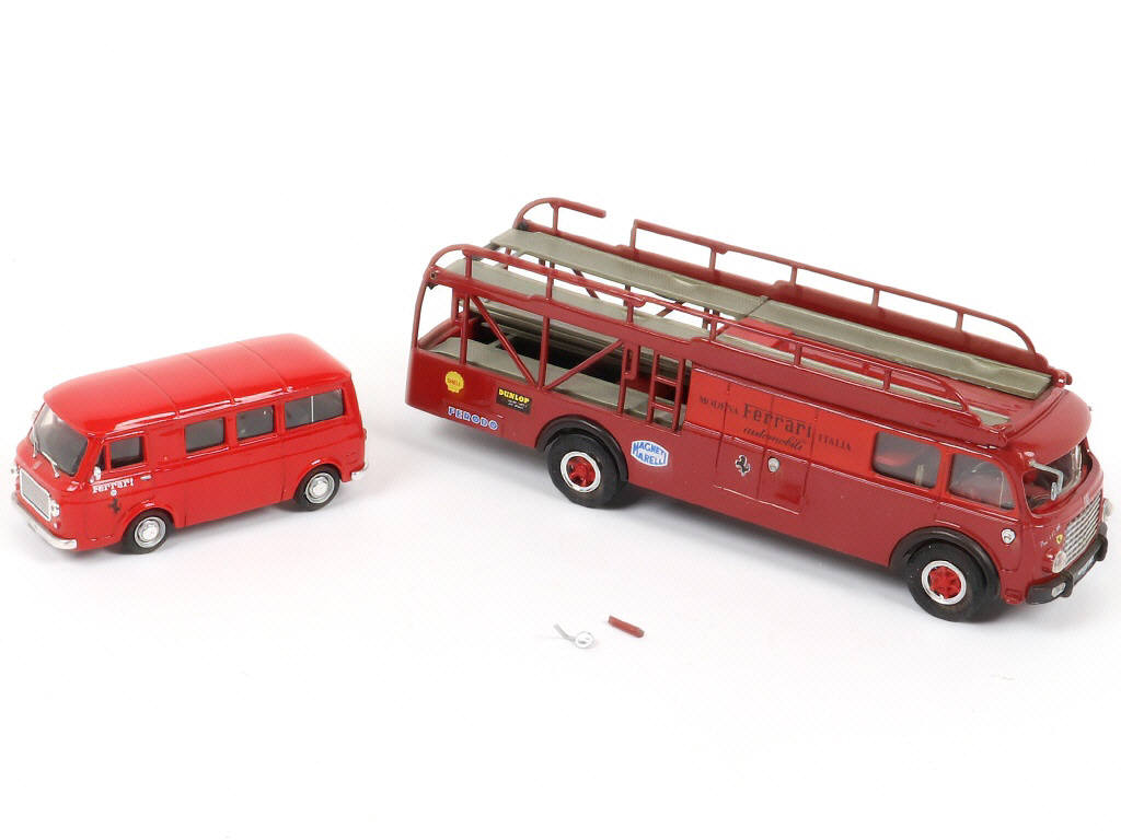 Lot 77 - DIVERS (2)
