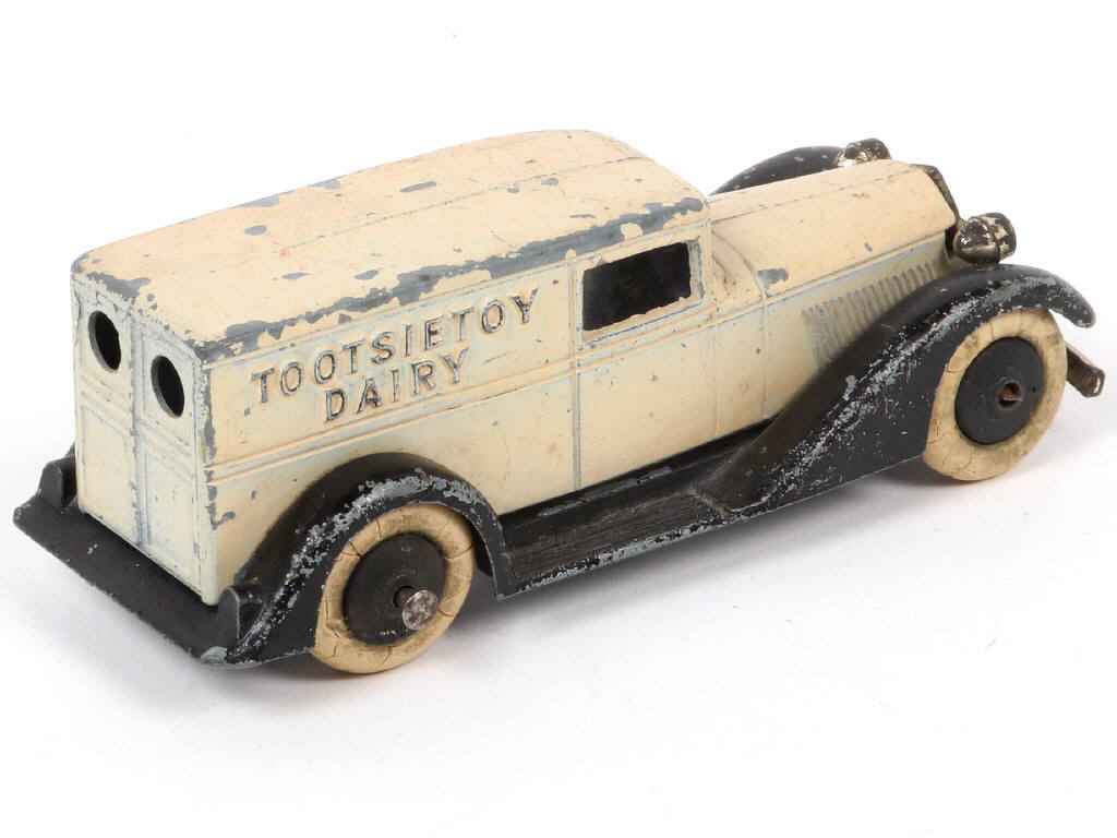 Lot 51 - TOOTSIETOY (USA) (1)