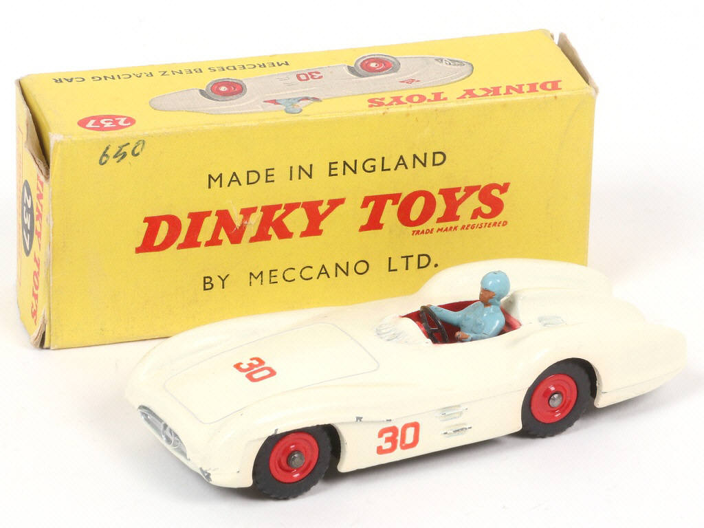 Lot 162 - DINKY TOYS (GB) (1)