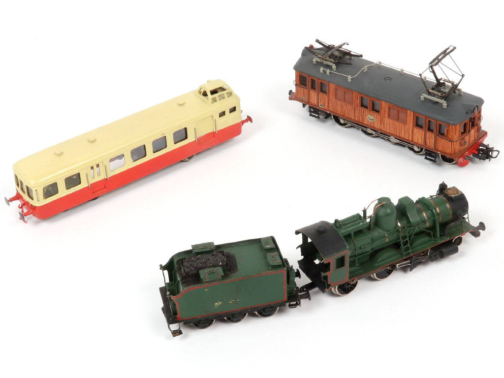 Lot 30 - DIVERS (HO) (3)
