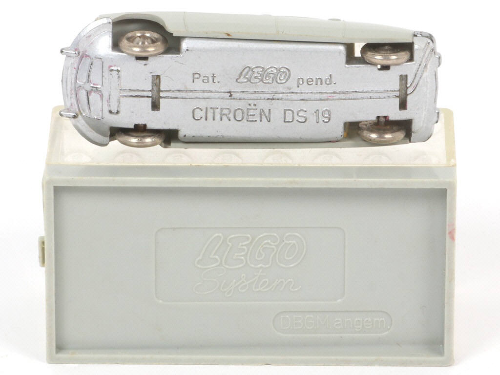 Lot 93 - LEGO (DANEMARK) (1)