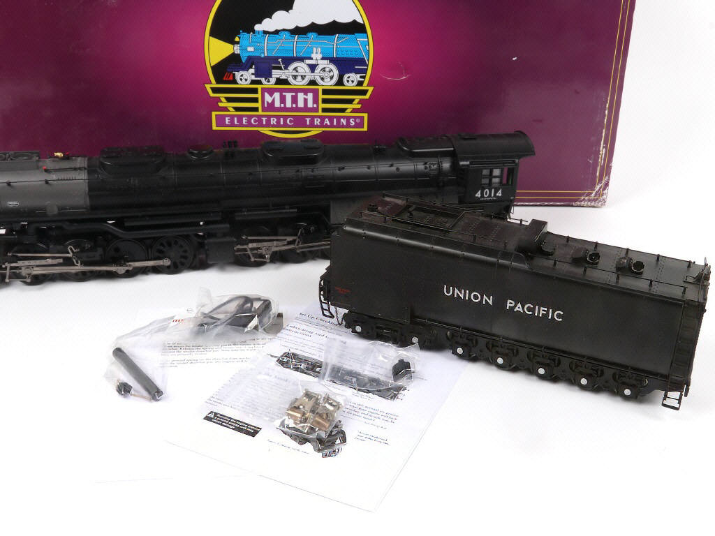 Lot 8 - M.T.H (USA) (1)