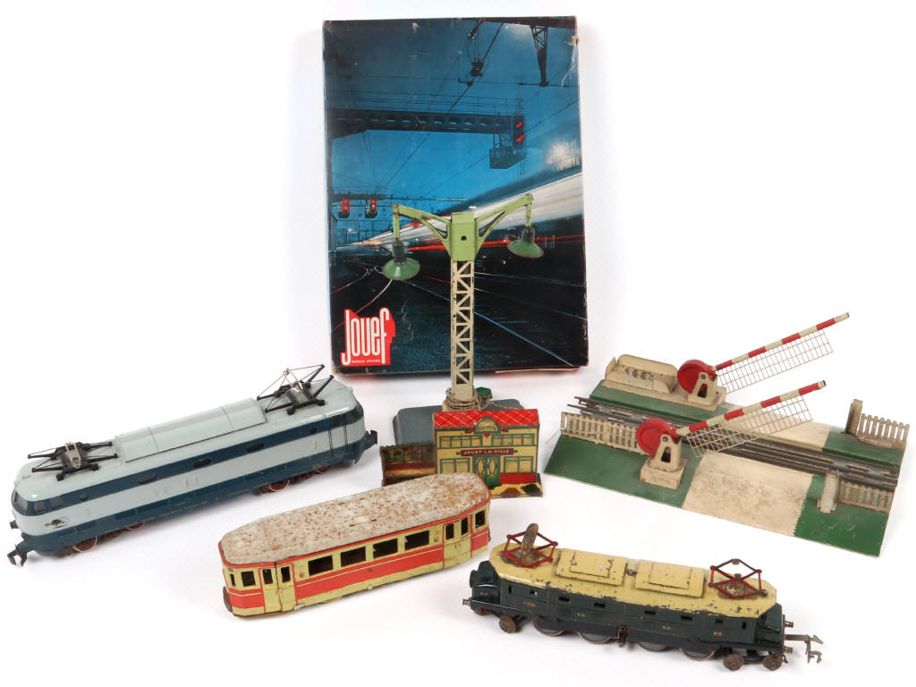 Lot 57 - DIVERS (6)