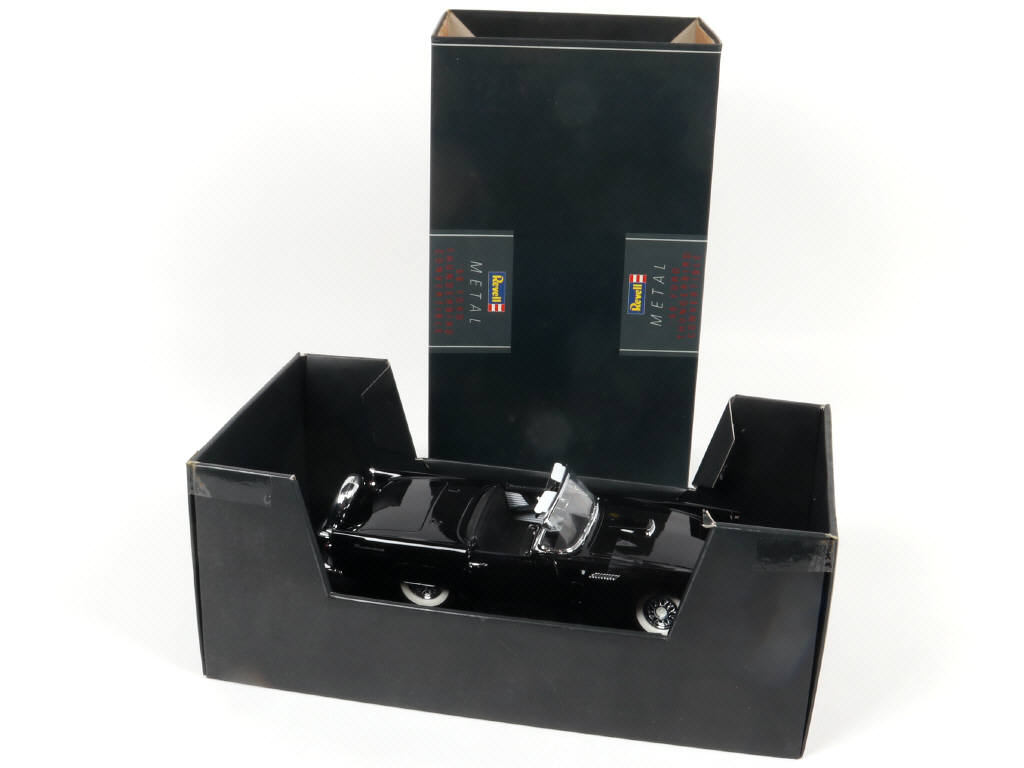 Lot 88 - REVELL (USA) (1)