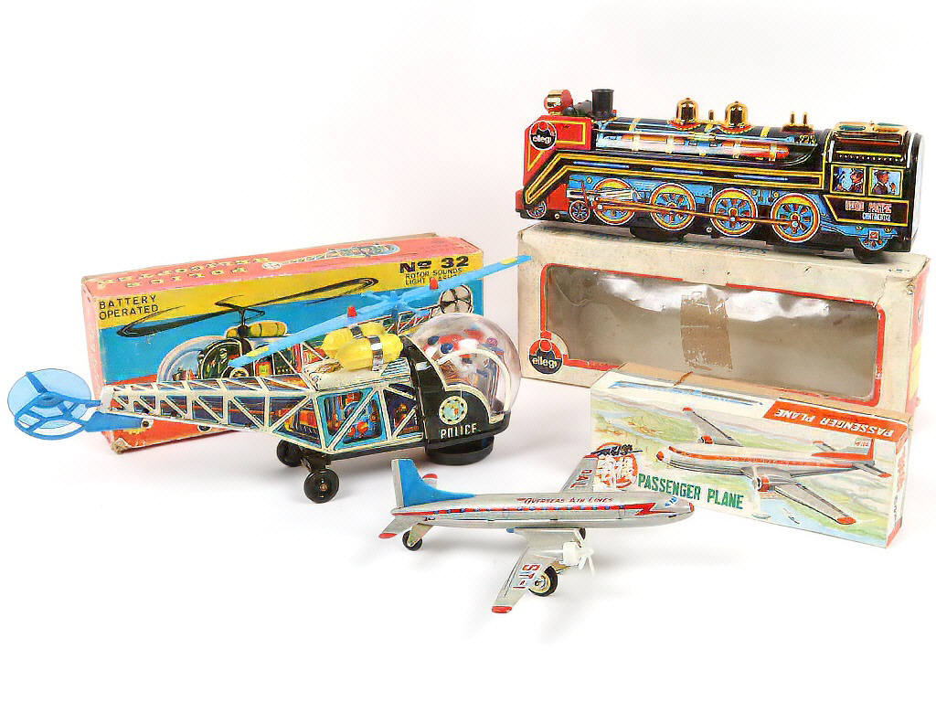 Lot 44 - DIVERS (3)