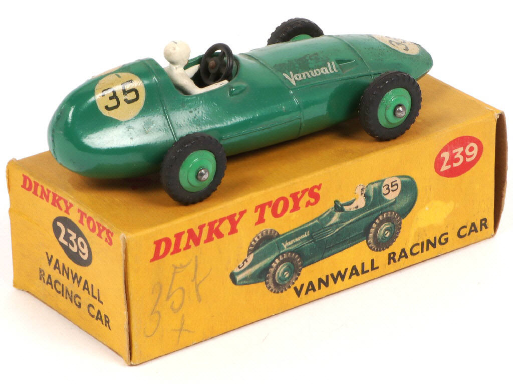 Lot 233 - DINKY TOYS (GB) (1)