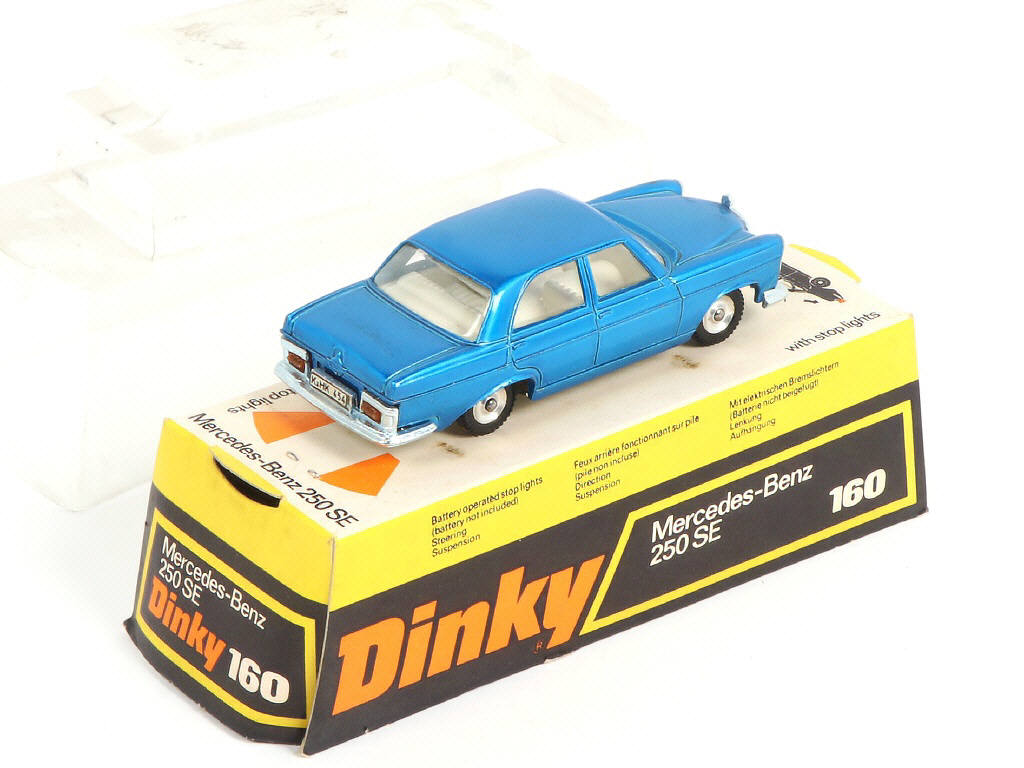 Lot 241 - DINKY TOYS (GB) (1)