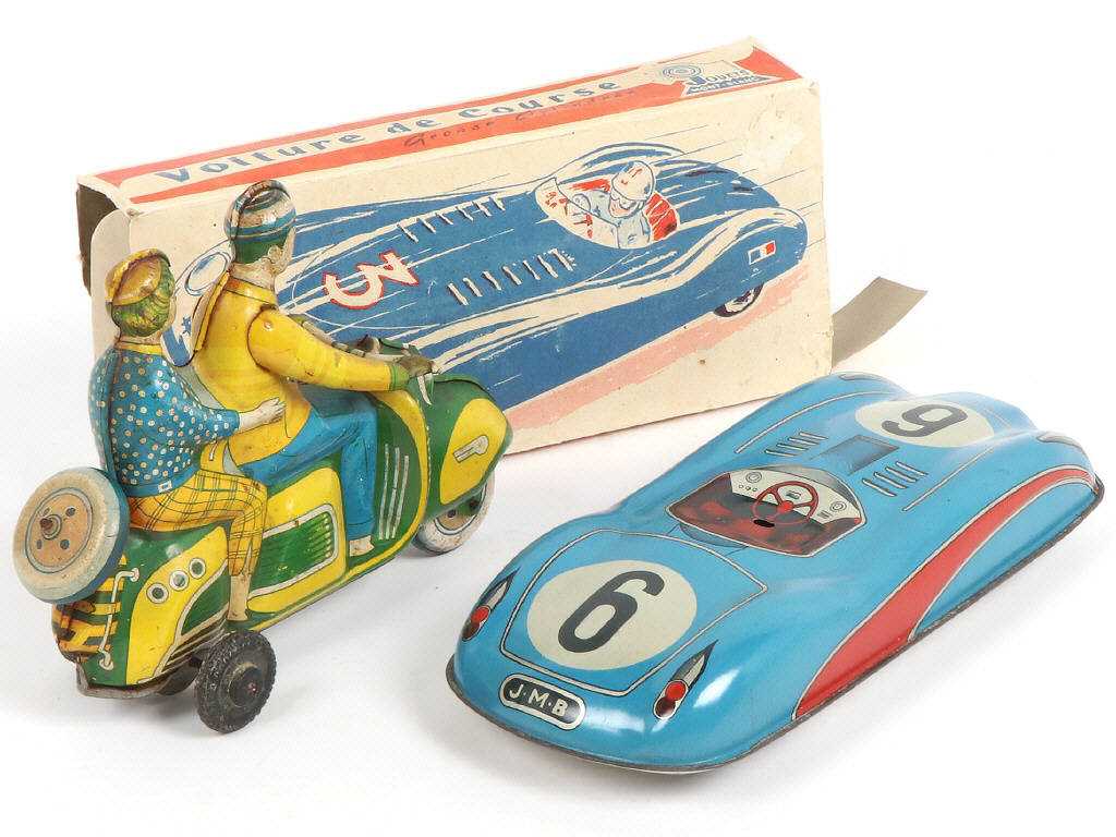 Lot 11 - DIVERS (2)
