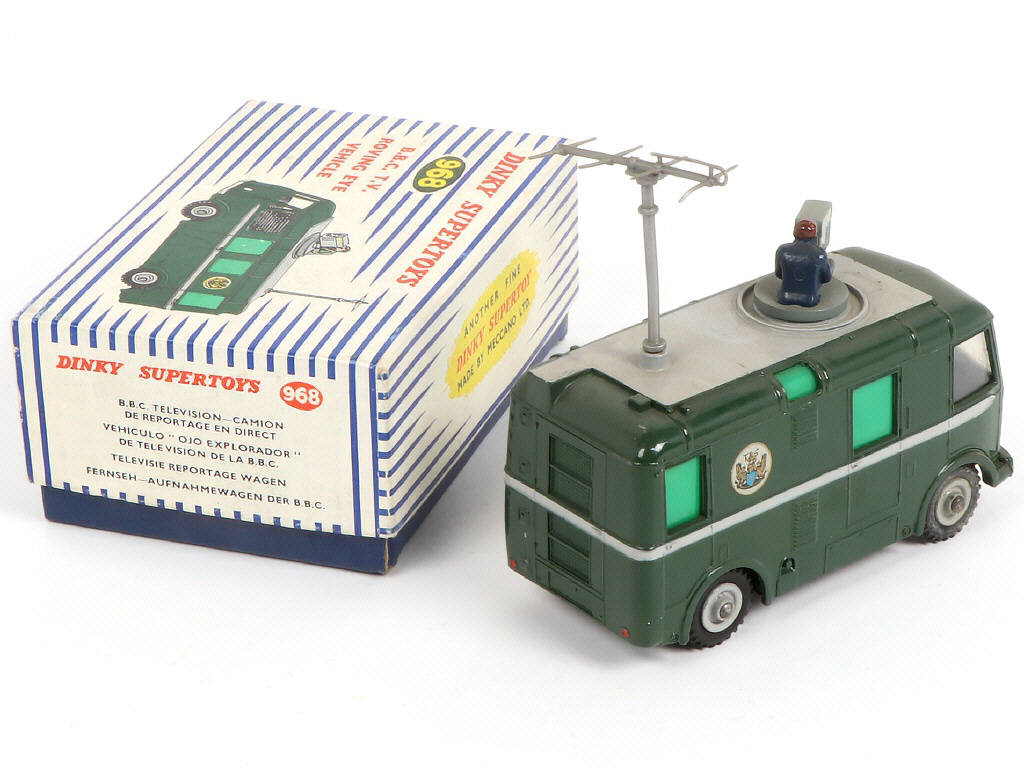 Lot 324 - DINKY TOYS (GB) (1)