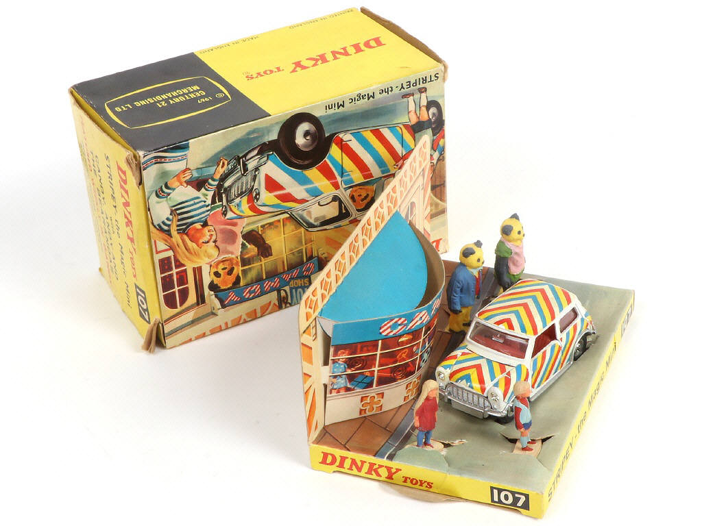 Lot 289 - DINKY TOYS (GB) (1)