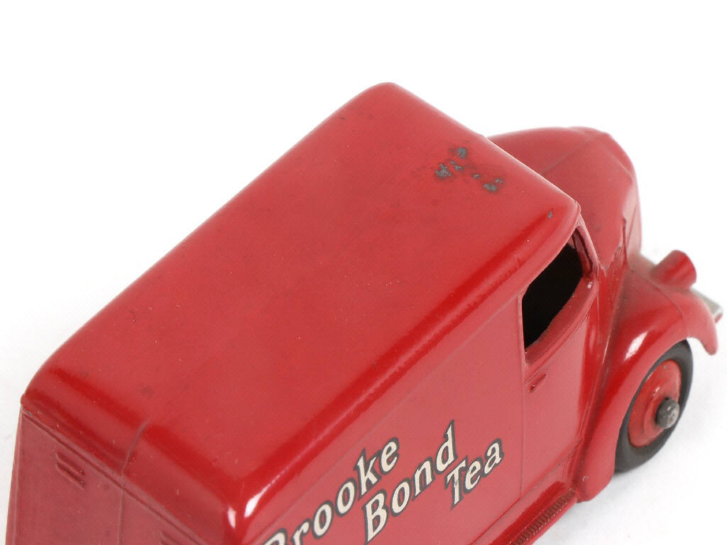 Lot 305 - DINKY TOYS (GB) (1)