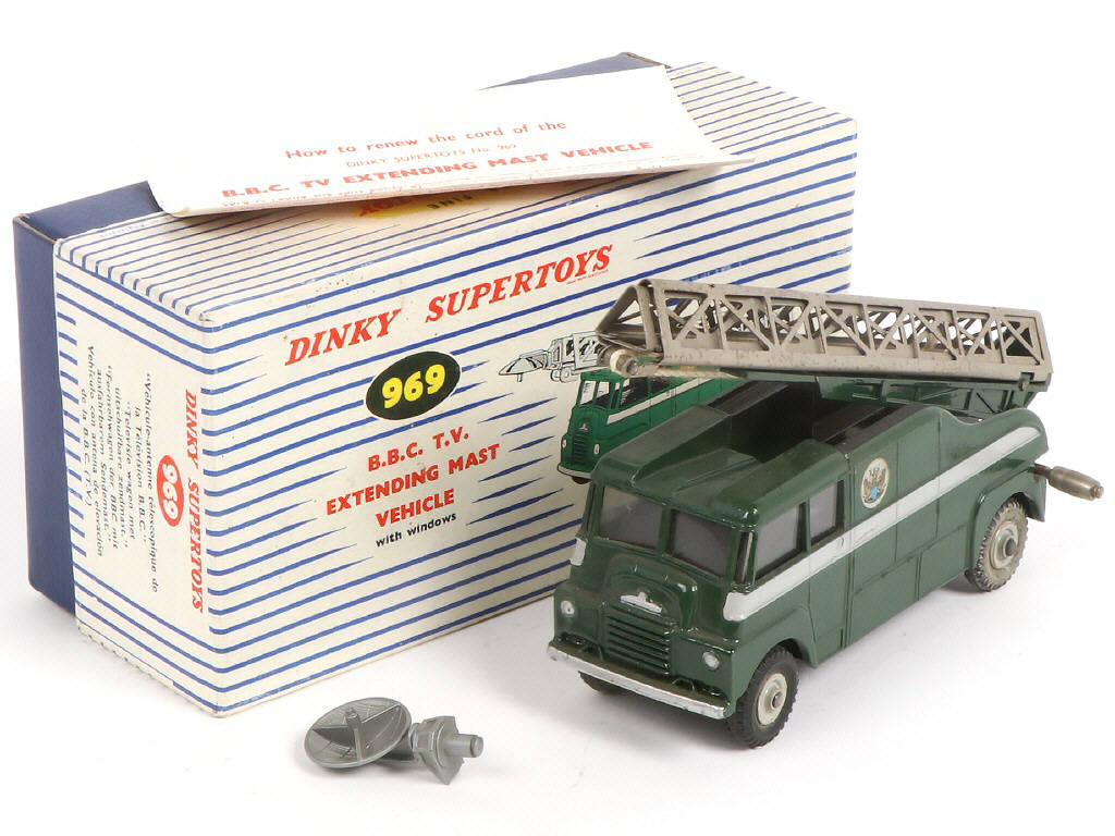 Lot 325 - DINKY TOYS (GB) (1)