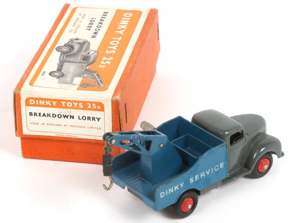 Lot 310 - DINKY TOYS (GB) (1)