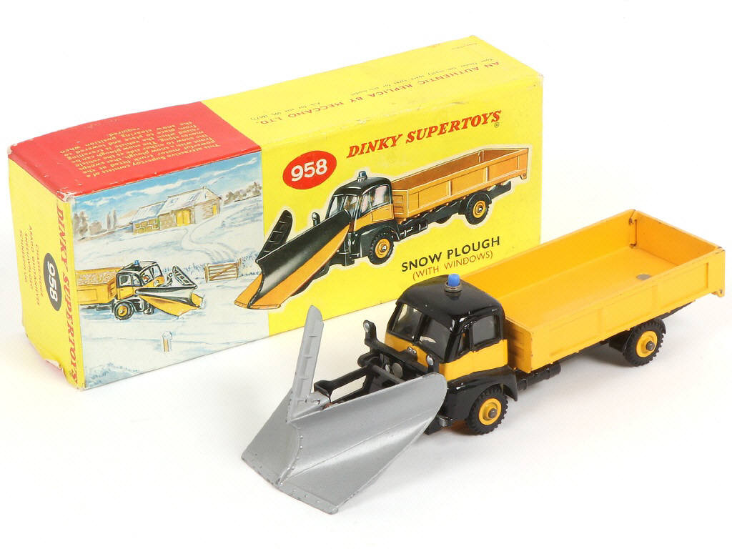 Lot 327 - DINKY TOYS (GB) (1)