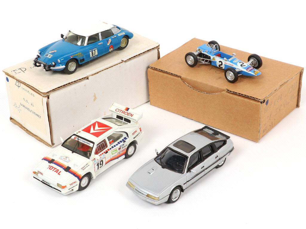Lot 88 - DIVERS (4)