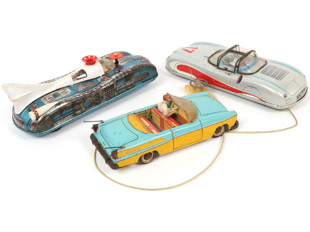 Lot 83 - DIVERS (3)