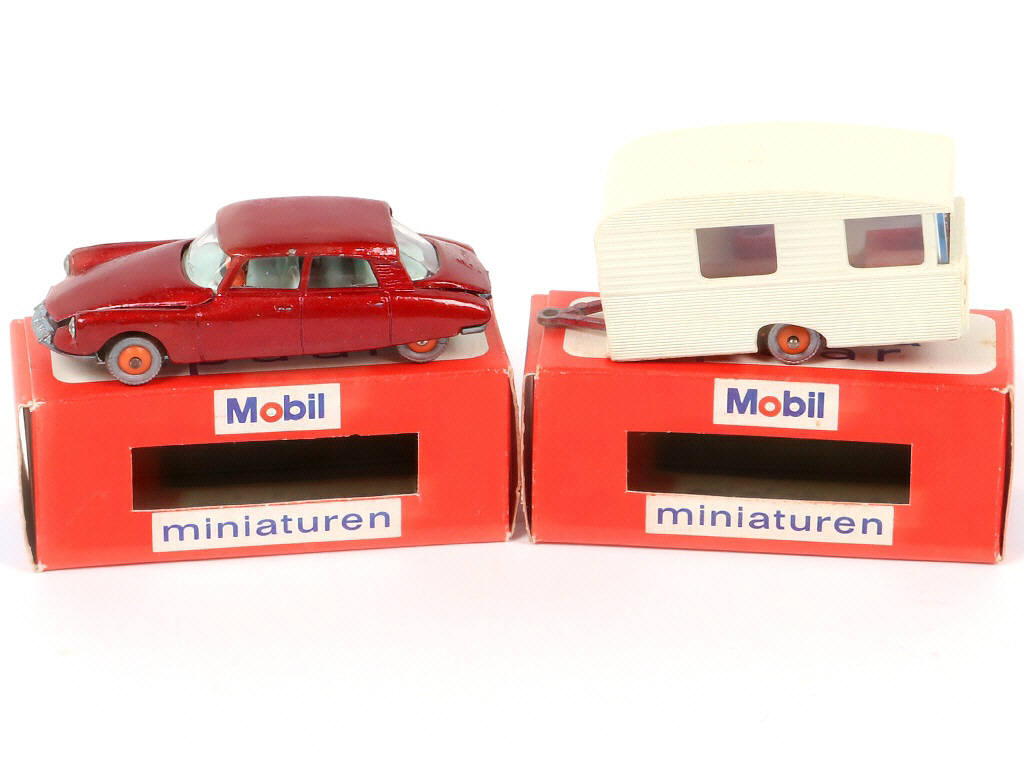 Lot 135 - MAJORETTE (FRANCE) (2)