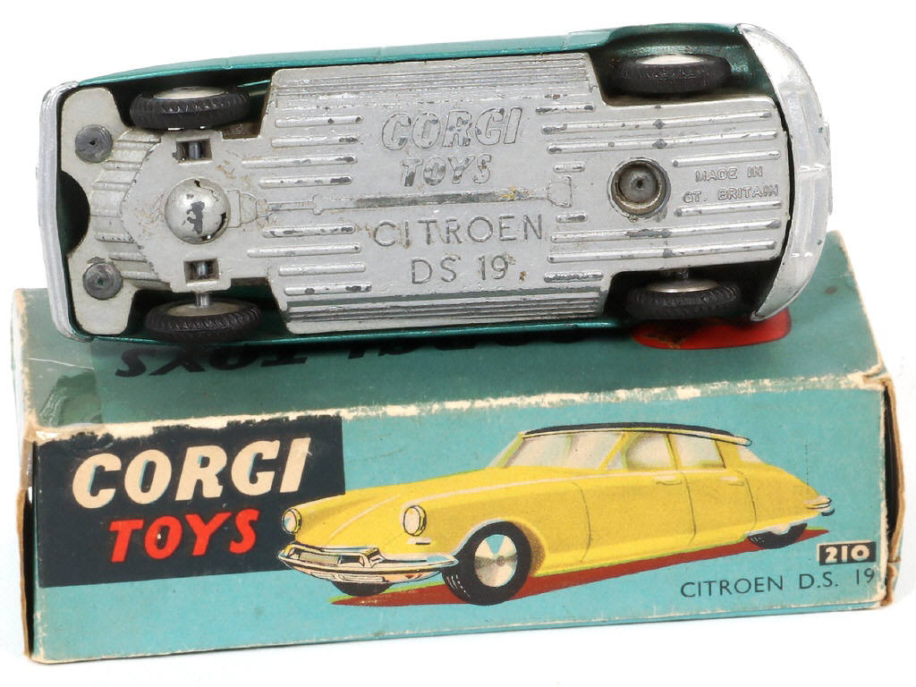 Lot 106 - CORGI TOYS (GB) (1)