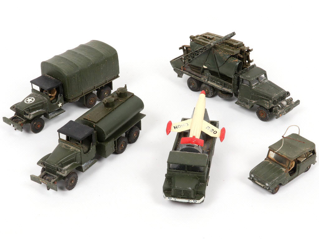 Lot 304 - DINKY TOYS (FRANCE) (5)