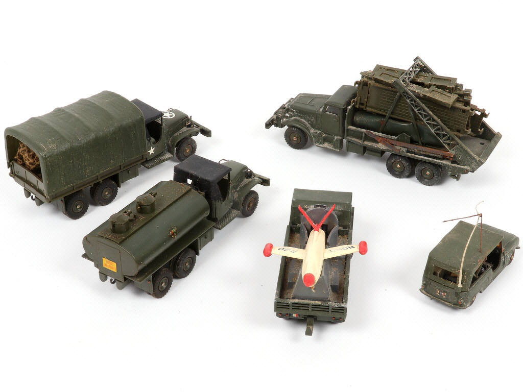 Lot 304 - DINKY TOYS (FRANCE) (5)