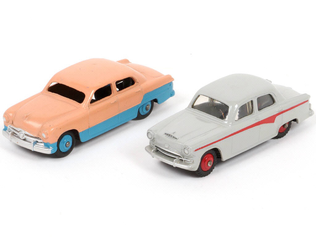 Lot 235 - DINKY TOYS (GB) (2)