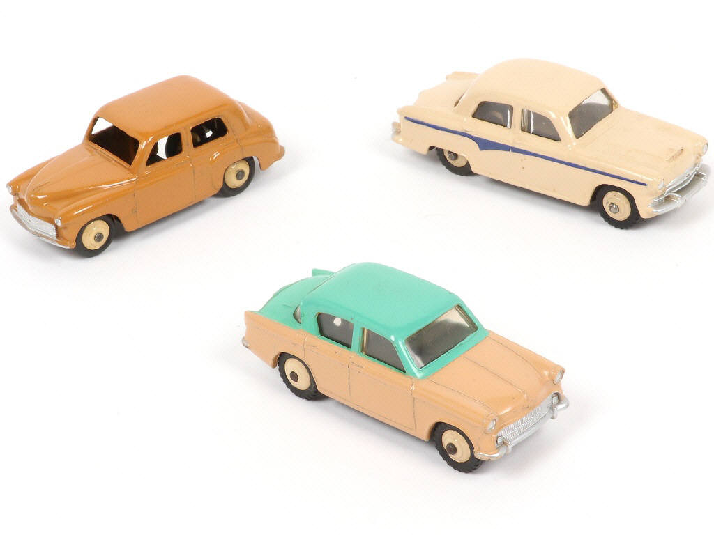 Lot 237 - DINKY TOYS (GB) (3)