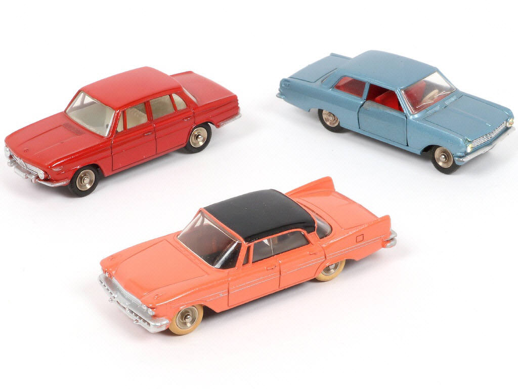 Lot 289 - DINKY TOYS (FRANCE) (3)