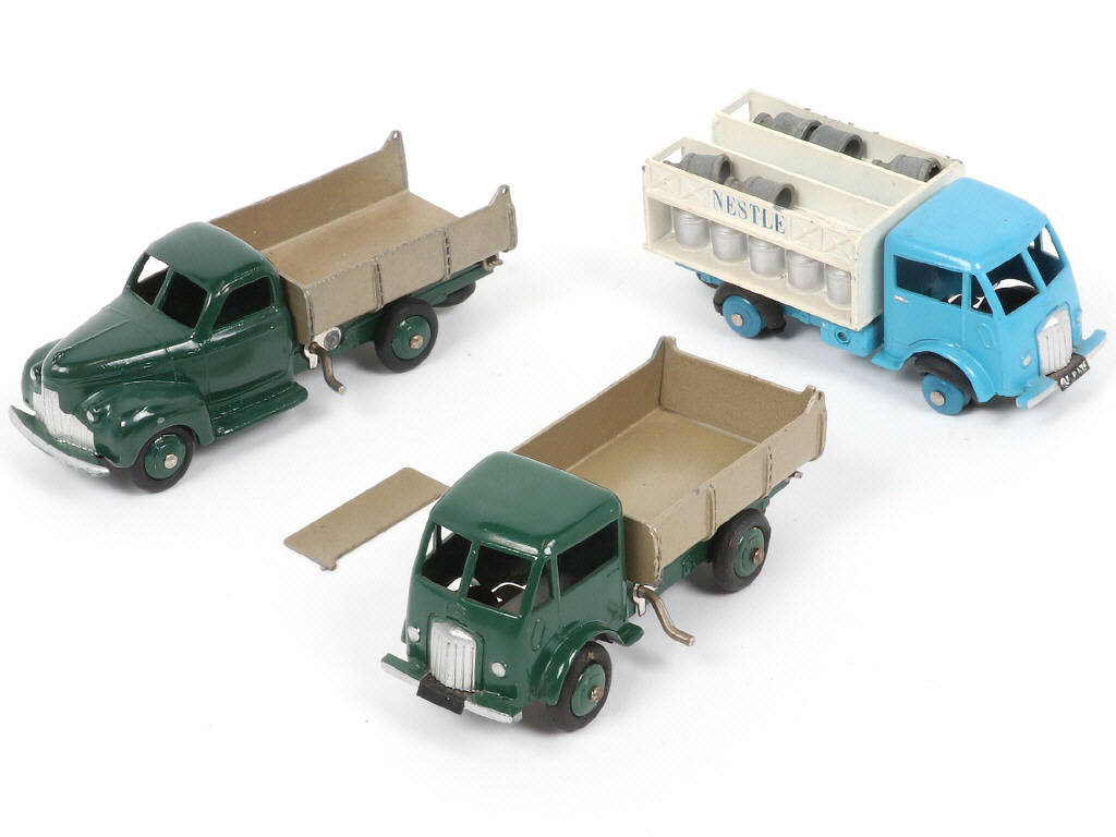 Lot 300 - DINKY TOYS (FRANCE) (3)