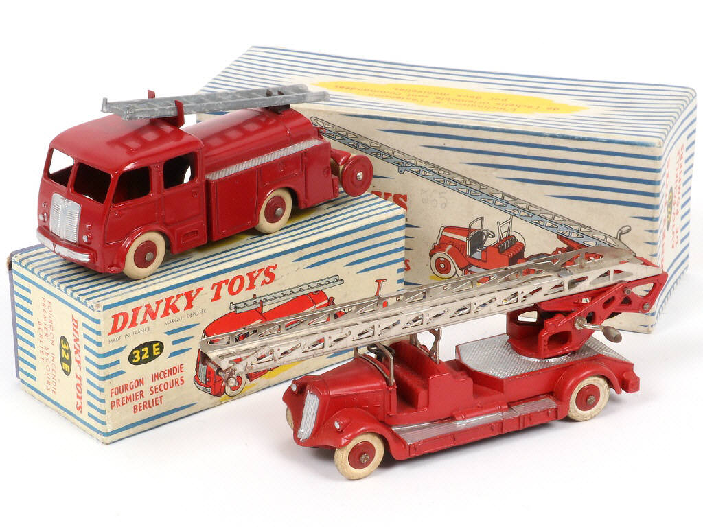 Lot 284 - DINKY TOYS (FRANCE) (2)