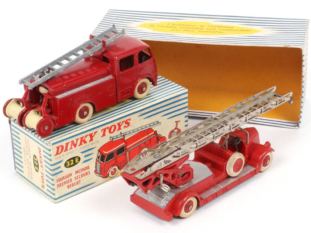 Lot 284 - DINKY TOYS (FRANCE) (2)