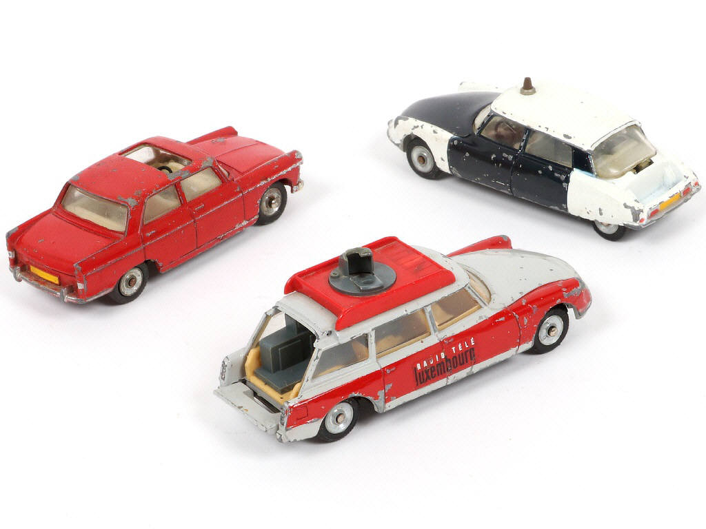 Lot 301 - DINKY TOYS (FRANCE) (3)
