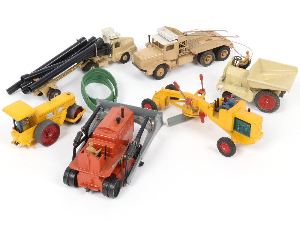 Lot 305 - DINKY TOYS (FRANCE) (6)